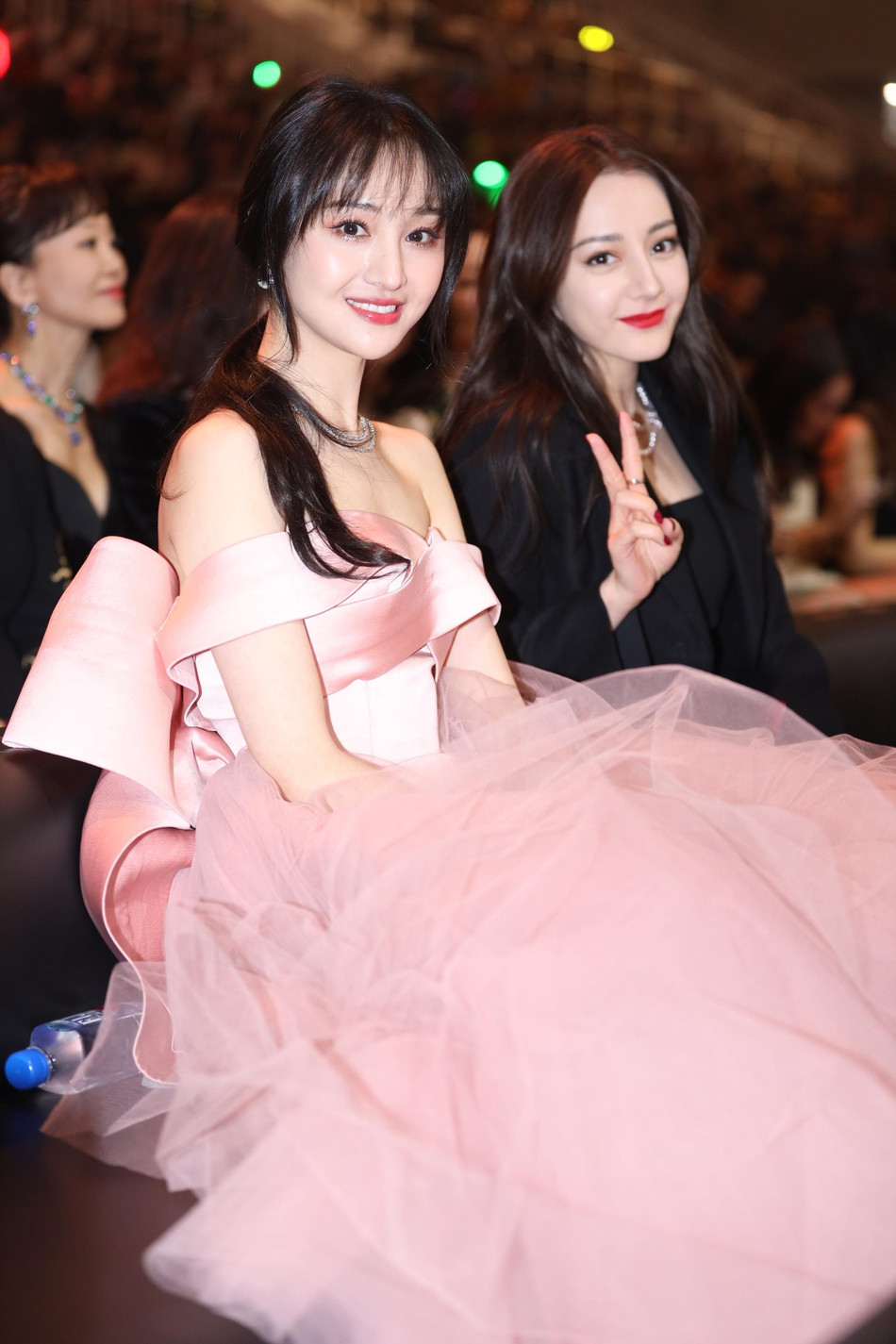 Địch Lệ Nhiệt Ba ‘kém sắc’ trước Angela Baby, Triệu Lệ Dĩnh và Trịnh Sảng ảnh 18