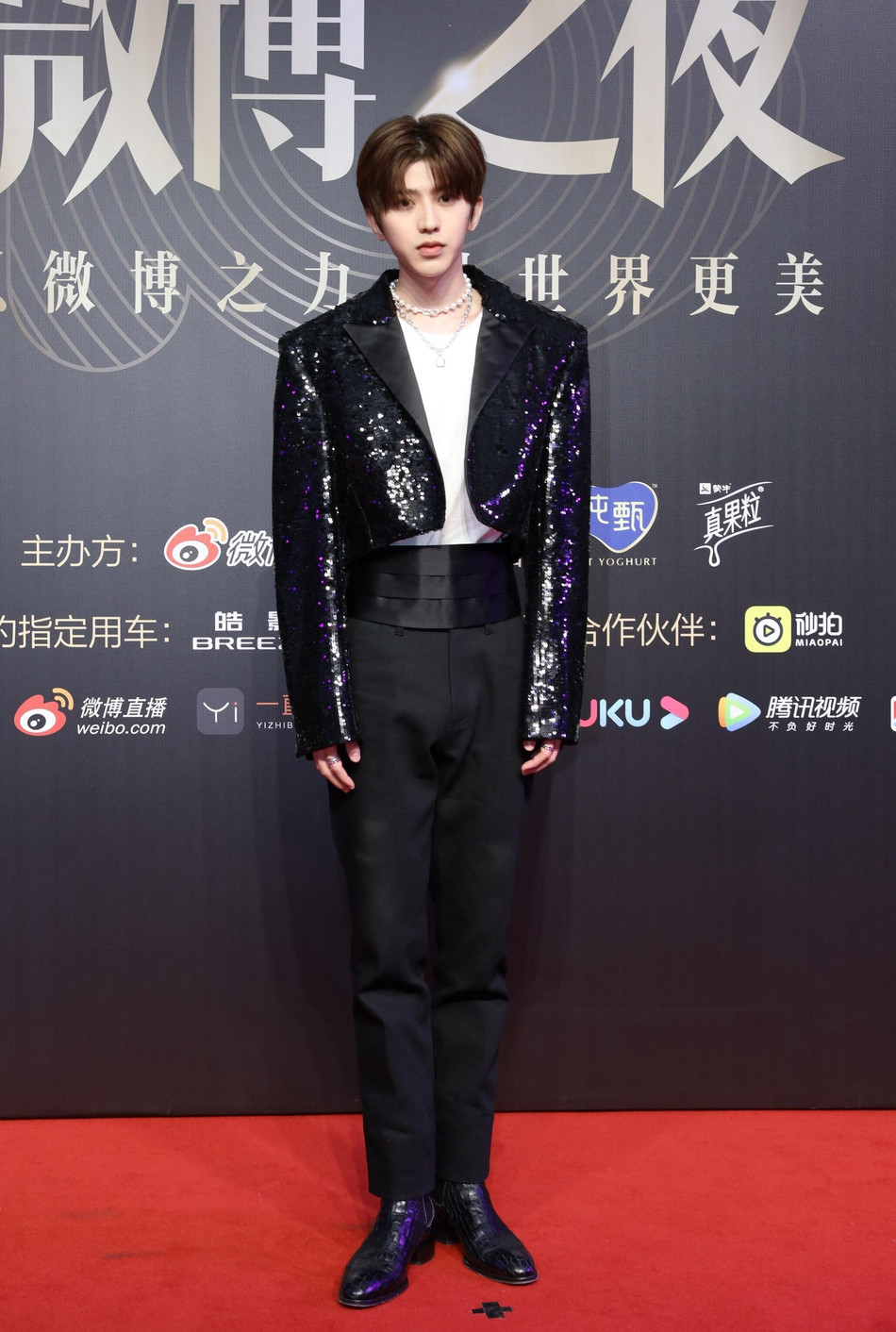 Địch Lệ Nhiệt Ba ‘kém sắc’ trước Angela Baby, Triệu Lệ Dĩnh và Trịnh Sảng ảnh 14