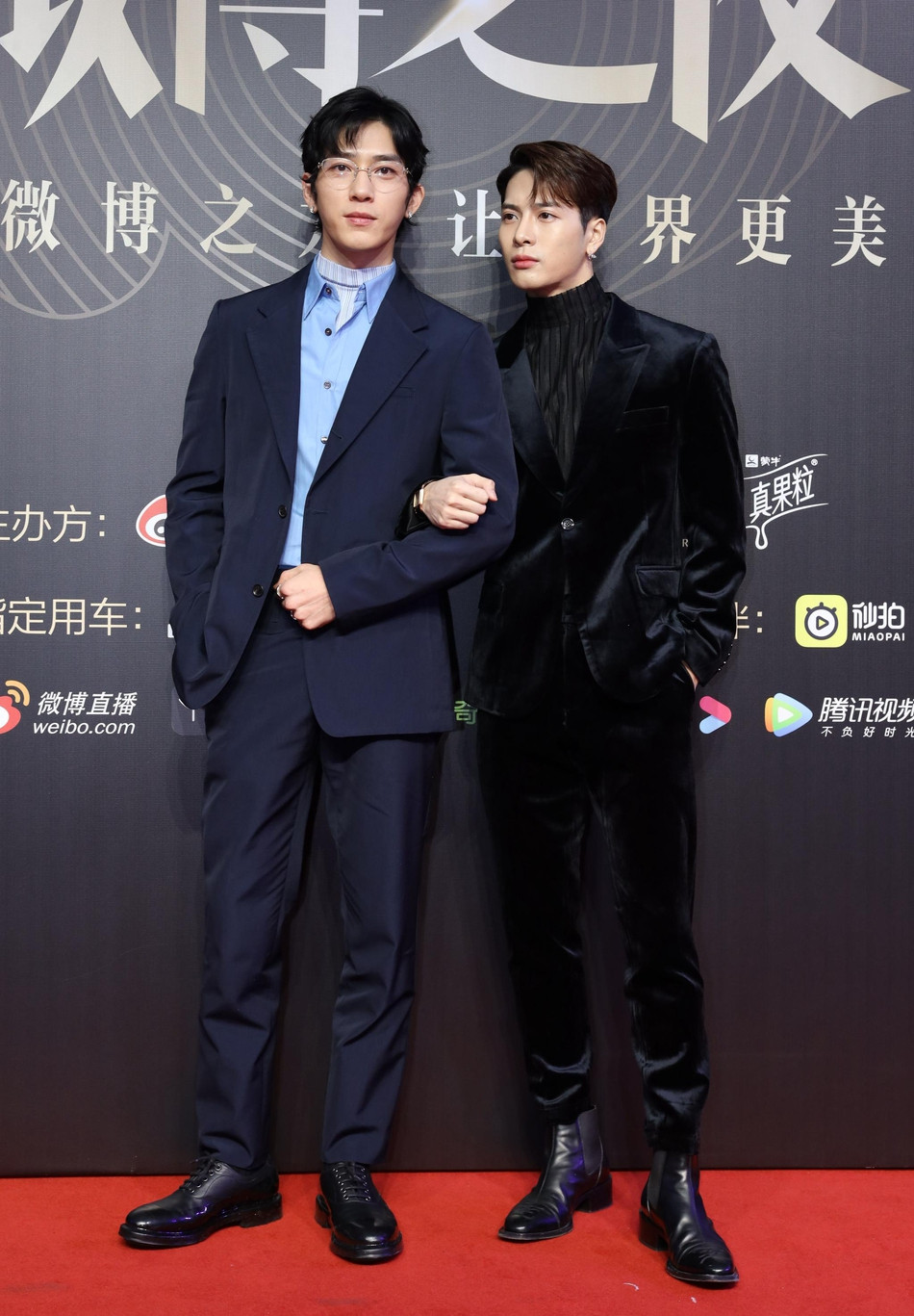 Địch Lệ Nhiệt Ba ‘kém sắc’ trước Angela Baby, Triệu Lệ Dĩnh và Trịnh Sảng ảnh 16