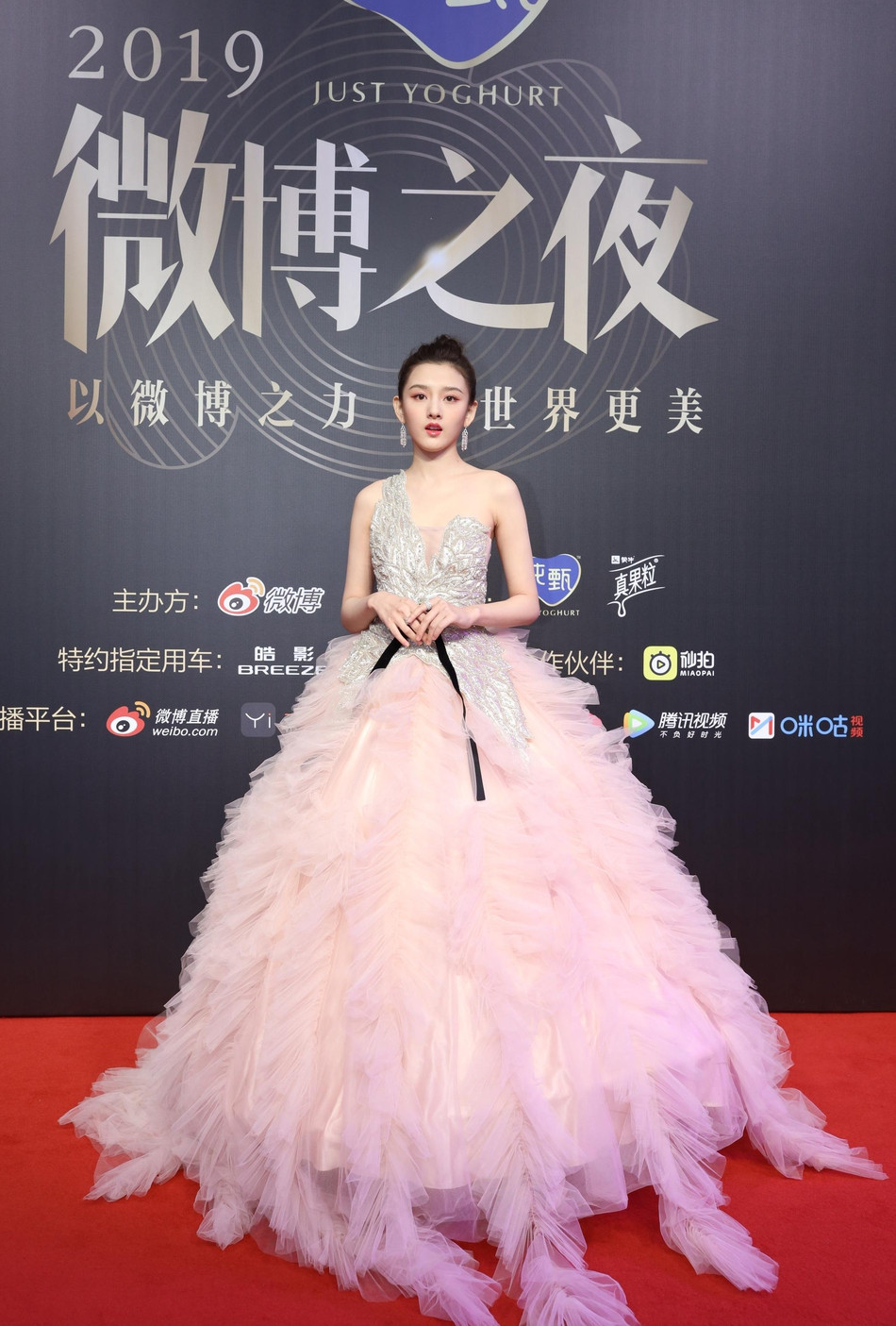 Địch Lệ Nhiệt Ba ‘kém sắc’ trước Angela Baby, Triệu Lệ Dĩnh và Trịnh Sảng ảnh 8