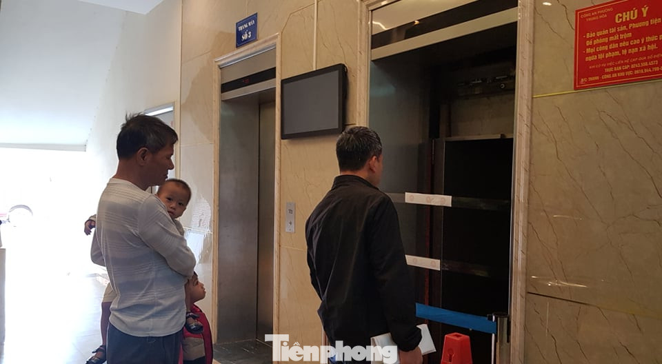 Bàng hoàng lời kể gia đình nạn nhân vụ thang máy rơi từ tầng 5 ở Hà Nội ảnh 4
