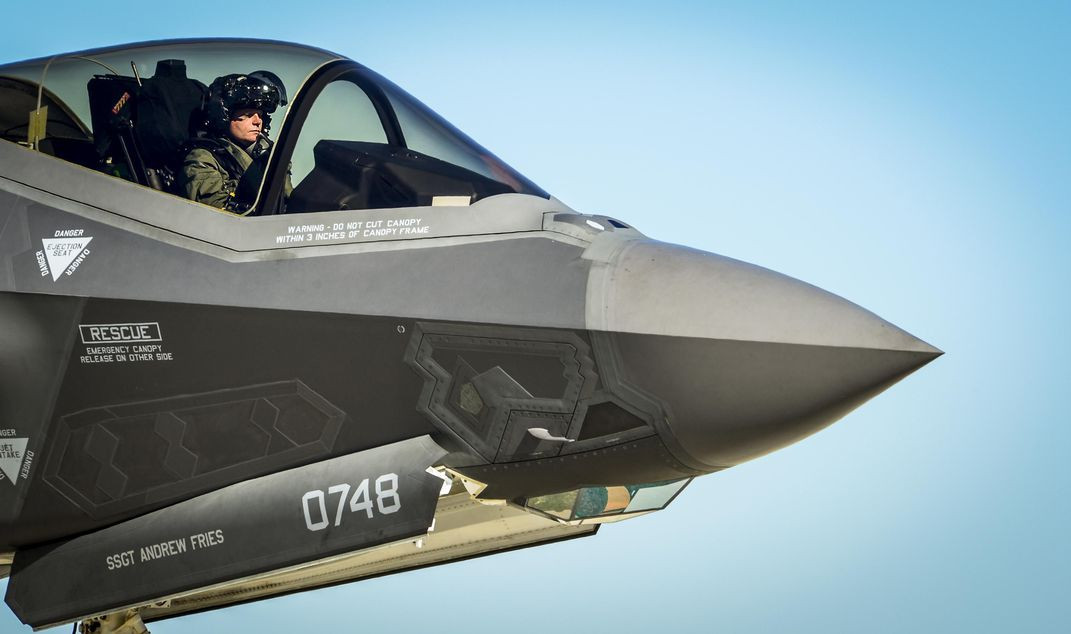Chiếc mũ bay gần 10 tỷ đồng của phi công F-35 Mỹ ảnh 1 Chiếc mũ bay gần 10 tỷ đồng của phi công F-35 Mỹ ảnh 1
