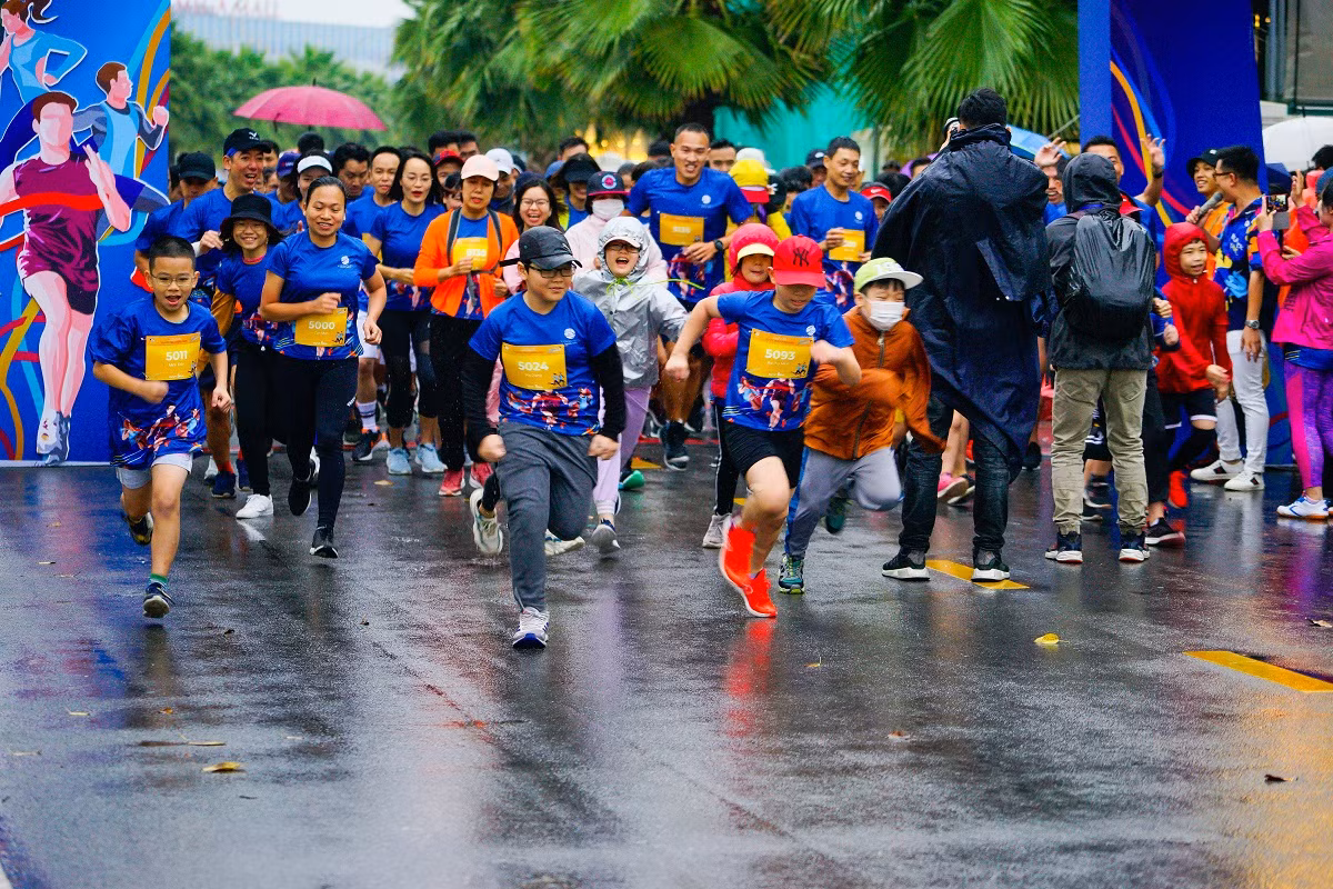 Bùng nổ ngày hội thể thao đầu tiên bên bờ biển giữa trung tâm Thủ đô ảnh 1