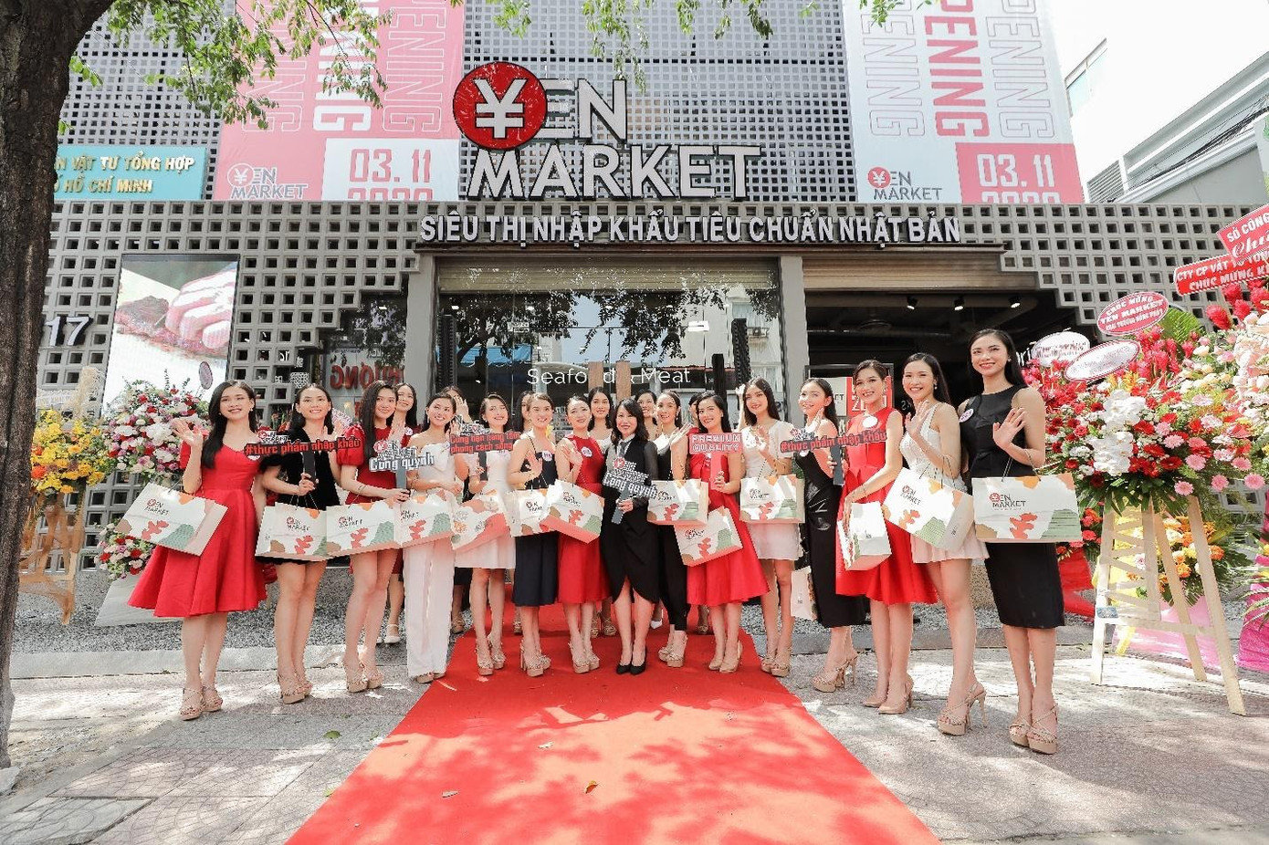 Top 35 hoa hậu Việt Nam 2020 tham dự lễ khai trương Yen Market ảnh 4