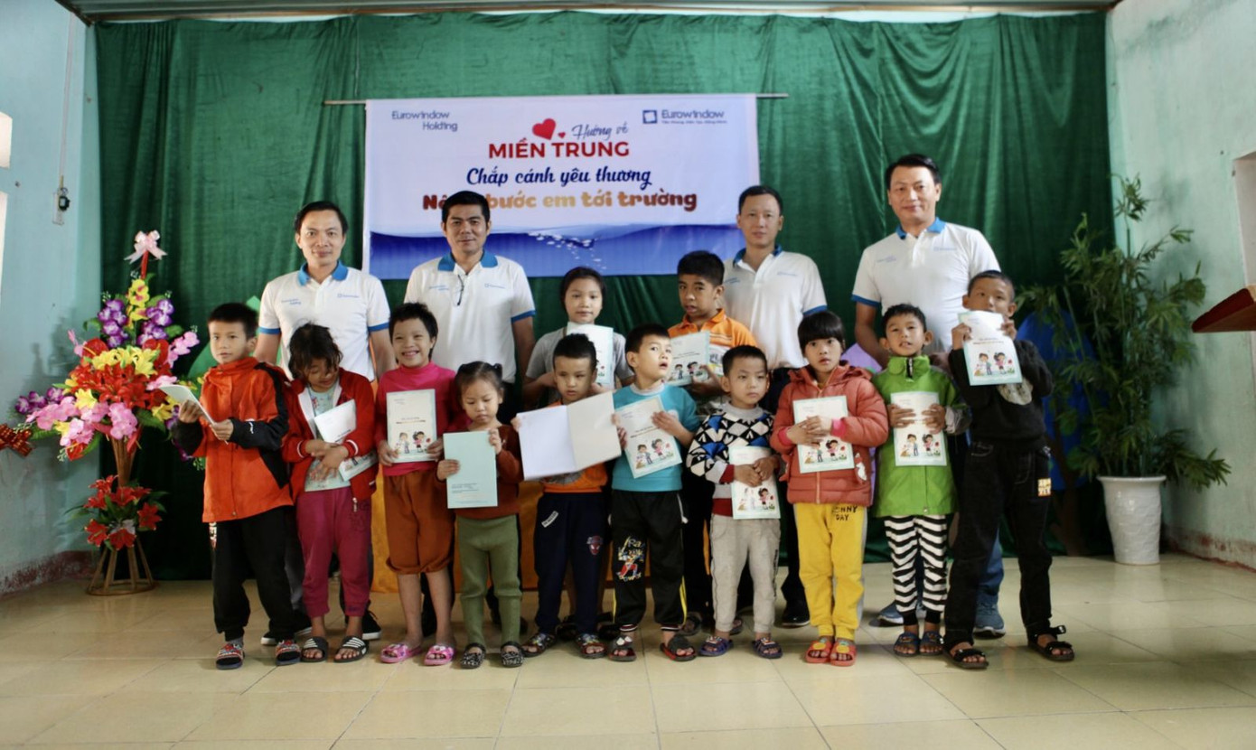 Eurowindow - Sẻ chia yêu thương với người dân vùng lũ xứ Nghệ ảnh 6