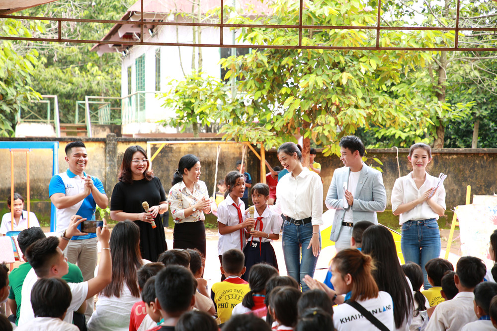 Thái An mang sân chơi đến cho các em hoc sinh dân tộc S’Tiêng ảnh 1