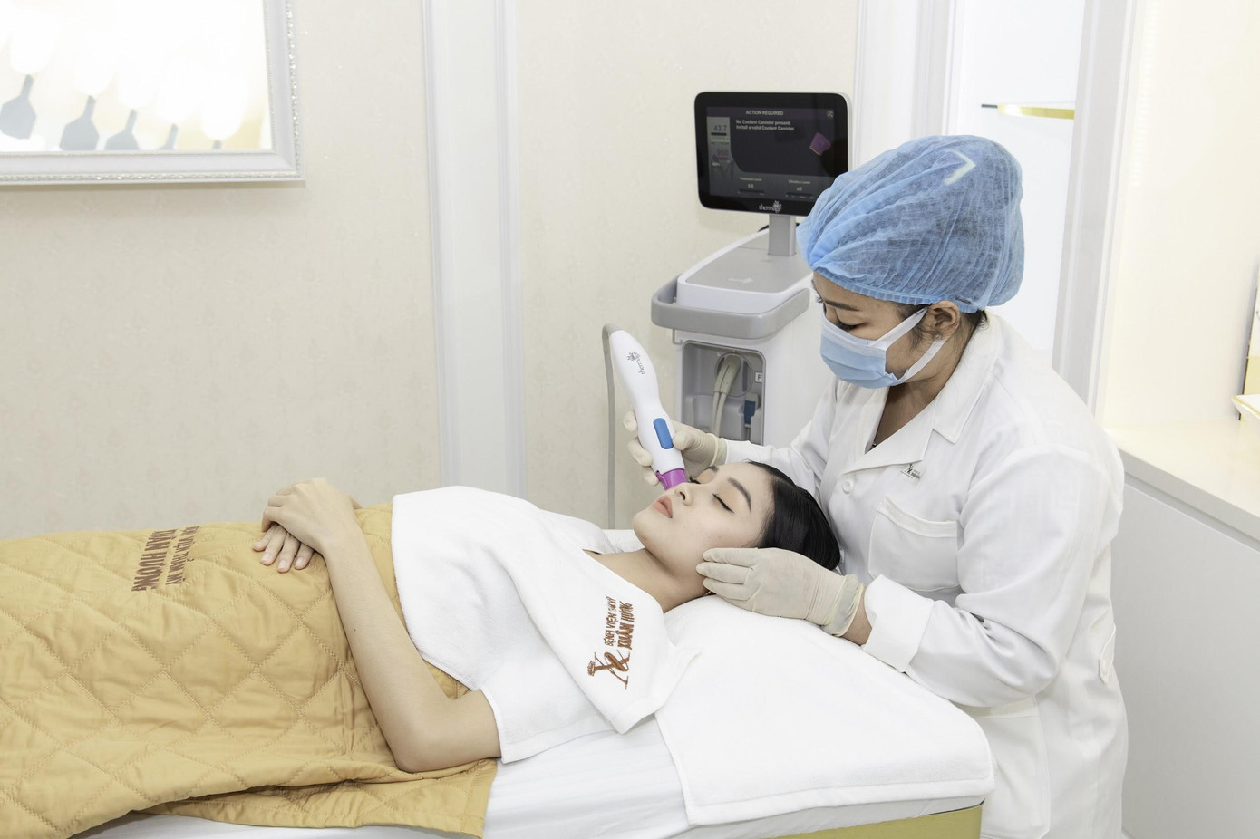 Dàn sao Việt quy tụ tại đại tiệc thẩm mỹ của Bệnh viện thẩm mỹ Xuân Hương TP.HCM ảnh 3