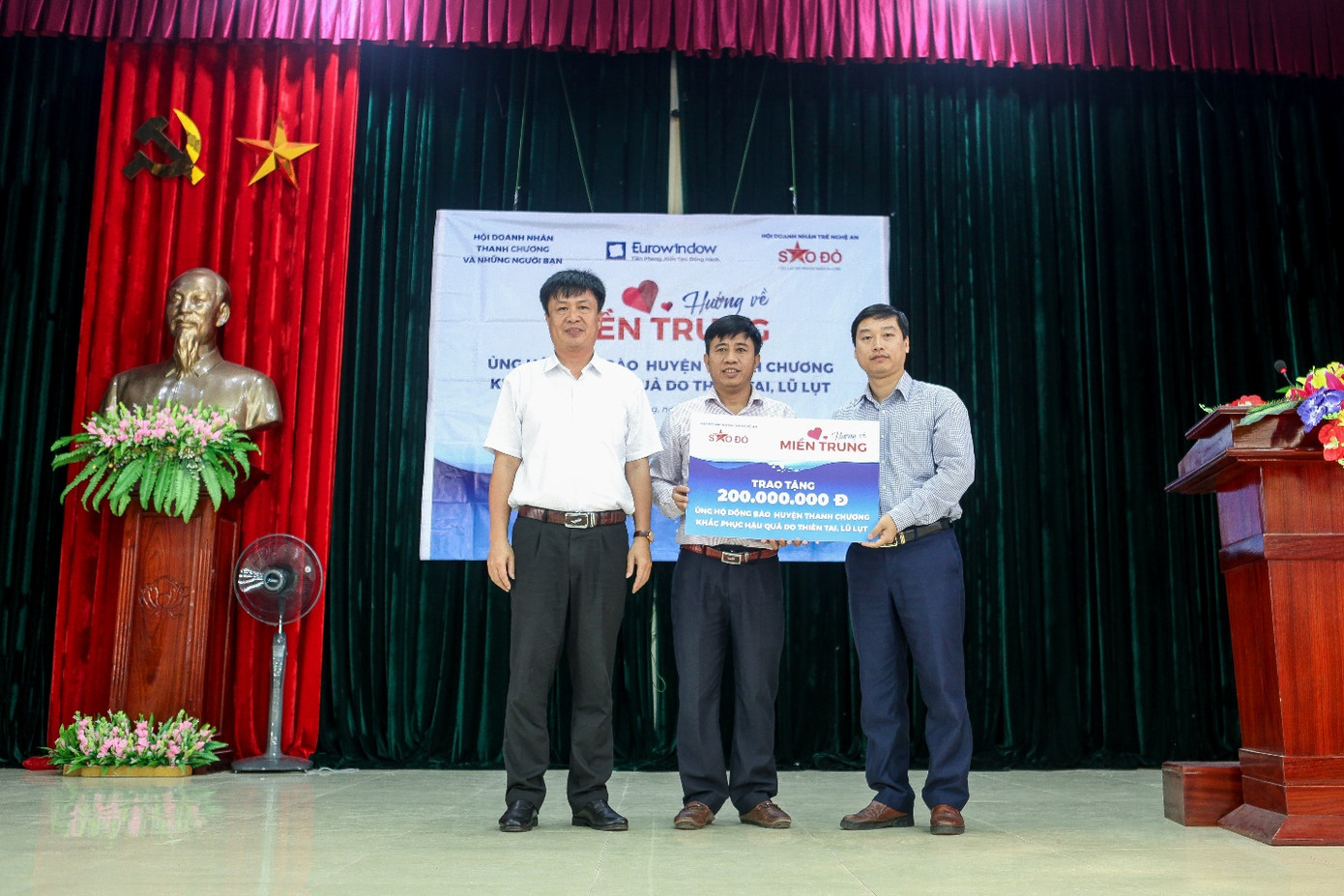 Eurowindow - Sẻ chia yêu thương với người dân vùng lũ xứ Nghệ ảnh 3