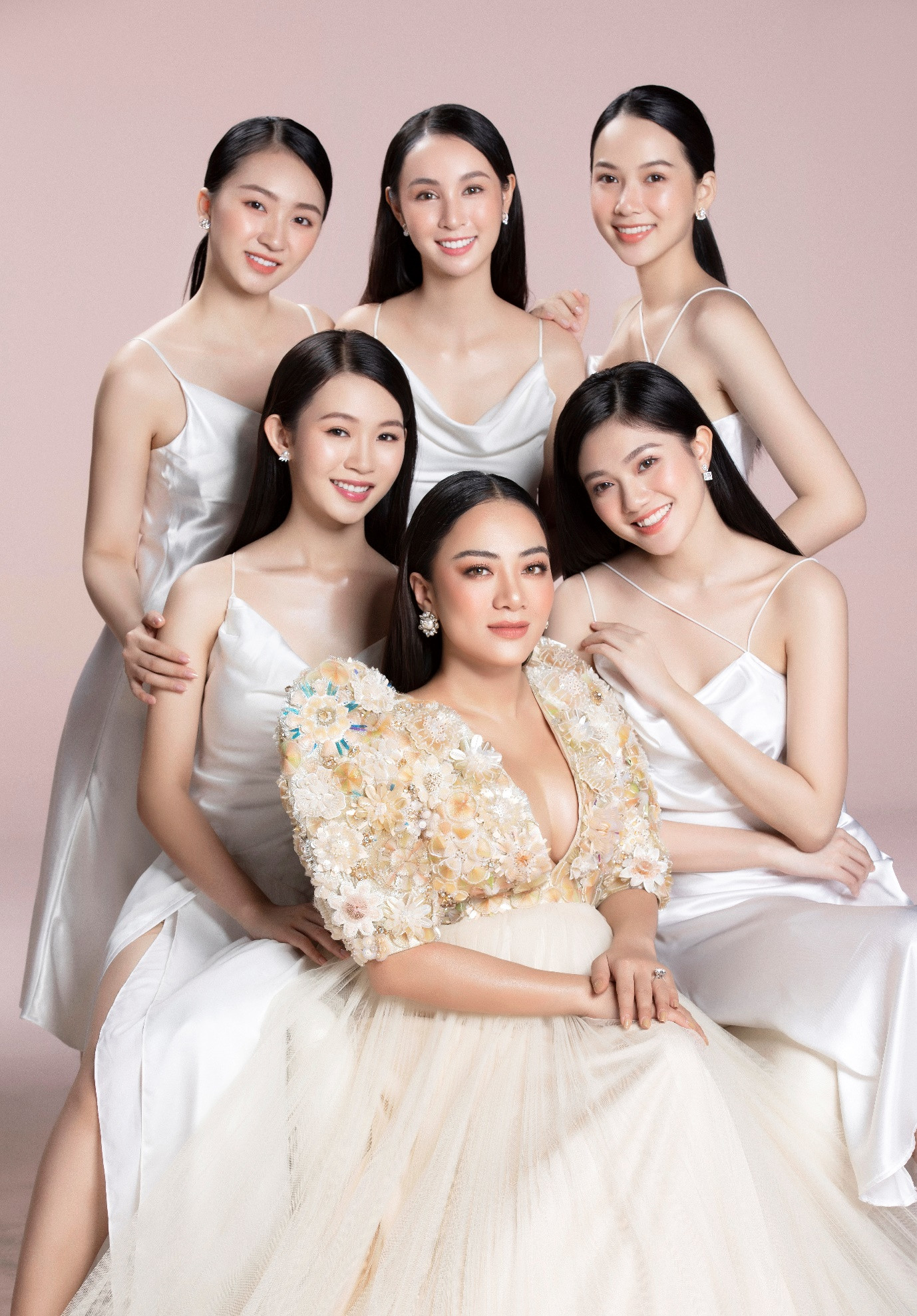 Chiêm ngưỡng bộ ảnh mãn nhãn của Top 35 Hoa hậu Việt Nam 2020 cùng mỹ phẩm KIS 22 ảnh 3