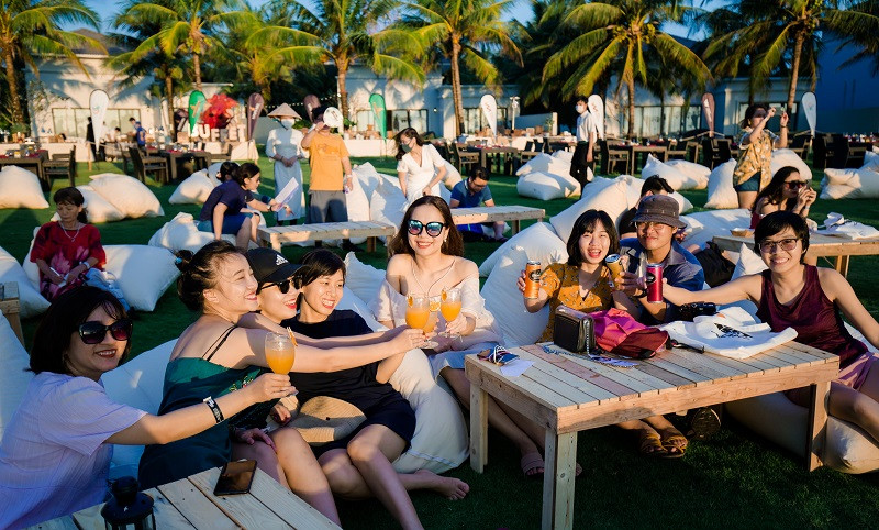 Mãn nhãn bữa tiệc âm nhạc ngắm hoàng hôn đẹp nhất Việt Nam ở Vinpearl Phú Quốc ảnh 5