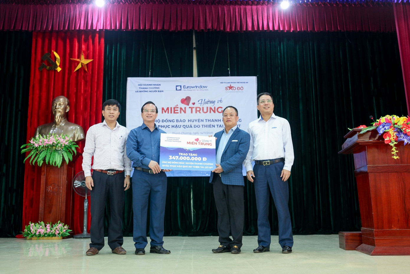 Eurowindow - Sẻ chia yêu thương với người dân vùng lũ xứ Nghệ ảnh 2