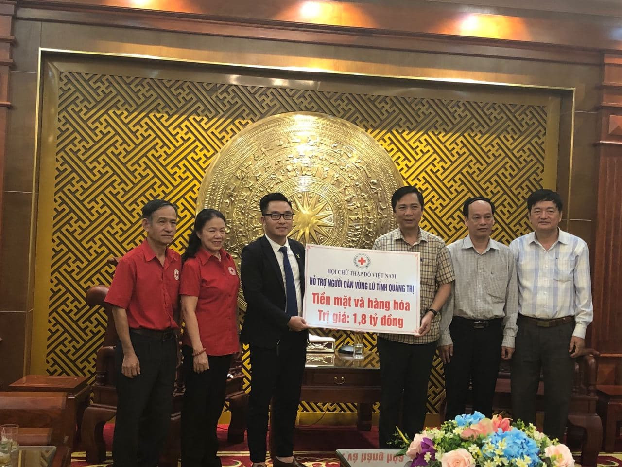 Nặng tình nhân ái của CBNV MED GROUP vì khúc ruột miền Trung ảnh 2