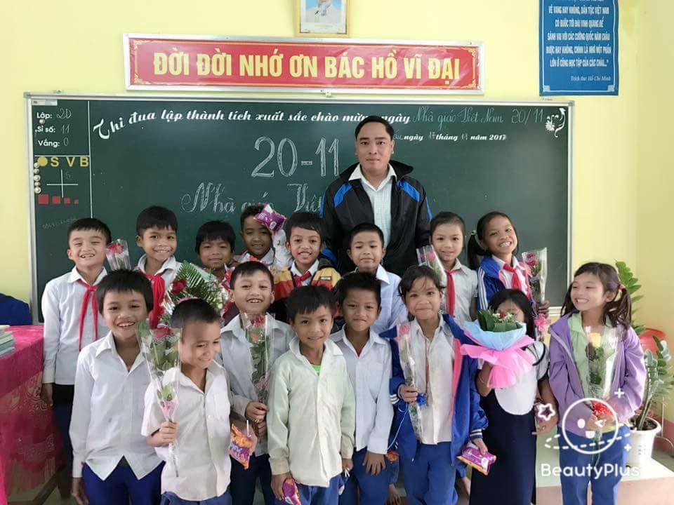 Người thầy 'giàu có' treo thưởng cho học trò là mì tôm, cá khô ảnh 1