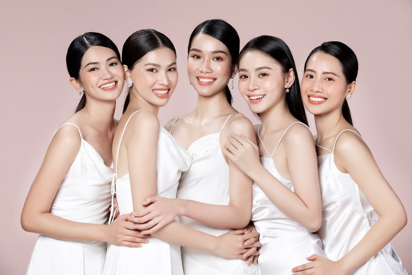 Chiêm ngưỡng bộ ảnh mãn nhãn của Top 35 Hoa hậu Việt Nam 2020 cùng mỹ phẩm KIS 22 ảnh 8