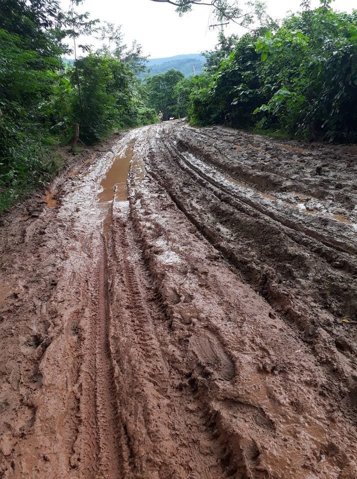 Người thầy 'giàu có' treo thưởng cho học trò là mì tôm, cá khô ảnh 2