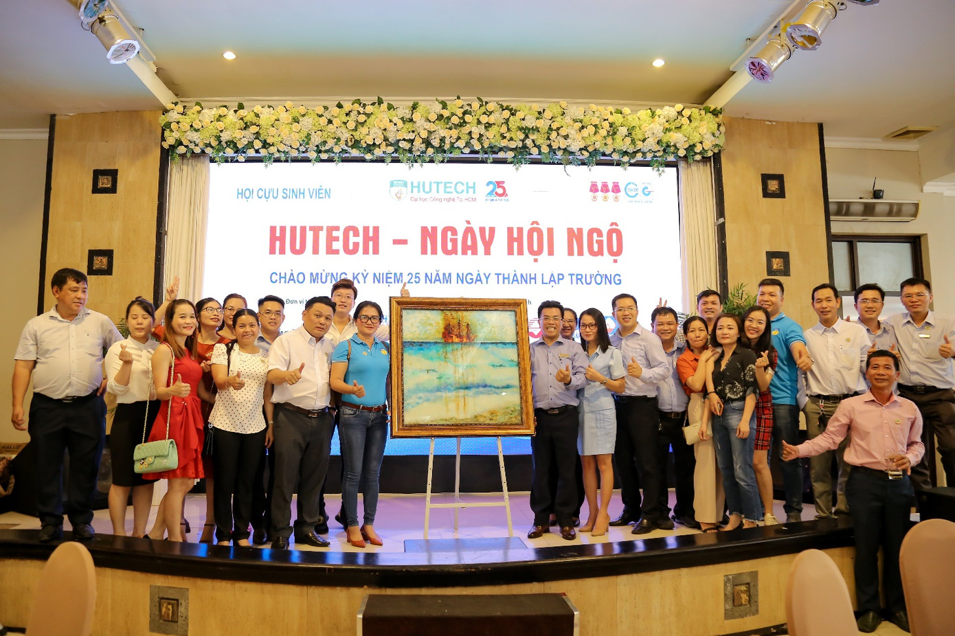 Cựu sinh viên HUTECH tặng hơn 250 triệu cho sinh viên và đồng bào miền Trung ảnh 1