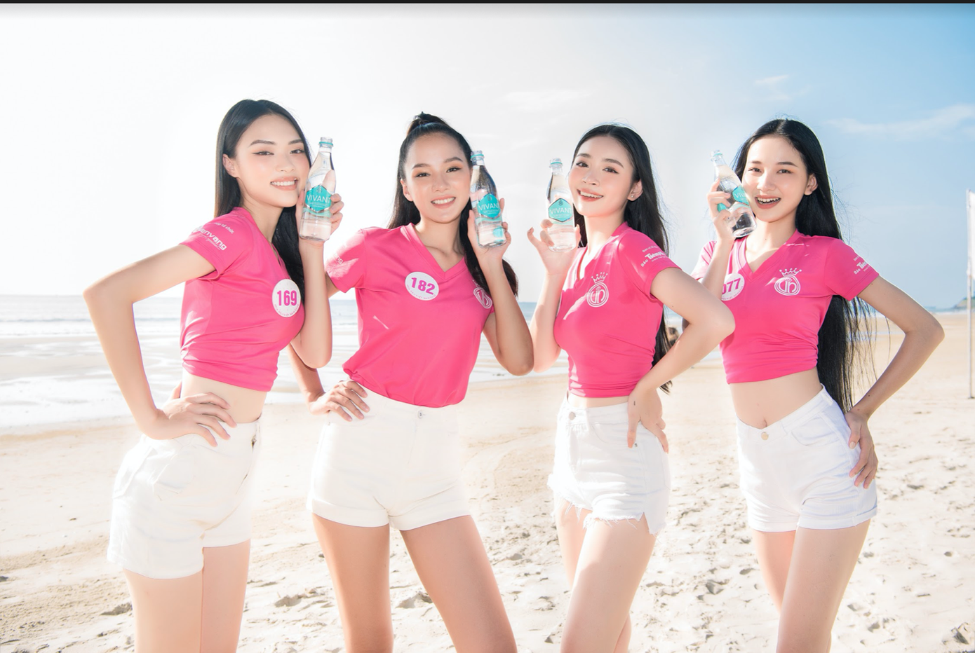 Danh tính ‘chai đẹp’ khiến bao nàng thí sinh HHVN 2020 xao xuyến! ảnh 1