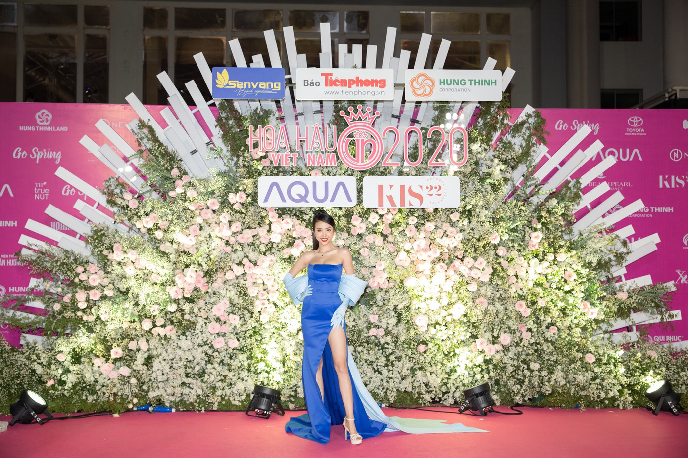 Top 3 Hoa hậu Việt Nam 2020 rực rỡ cùng hoa tương 1989 Florist ảnh 1