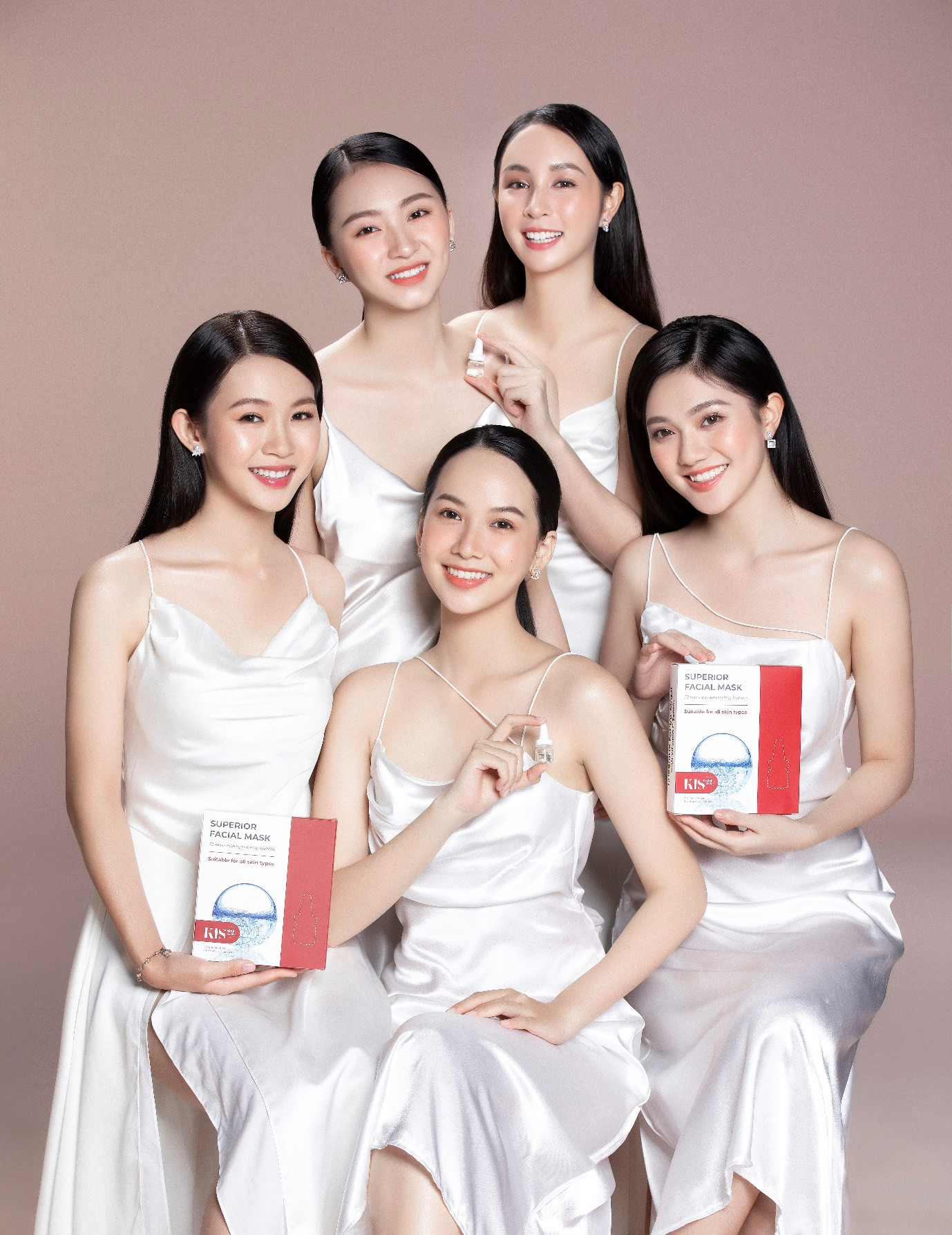 Chiêm ngưỡng bộ ảnh mãn nhãn của Top 35 Hoa hậu Việt Nam 2020 cùng mỹ phẩm KIS 22 ảnh 7