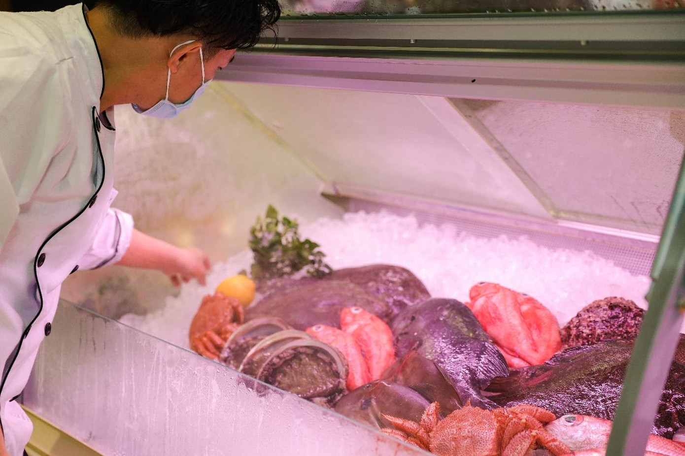 Top 35 hoa hậu Việt Nam 2020 tham dự lễ khai trương Yen Market ảnh 3