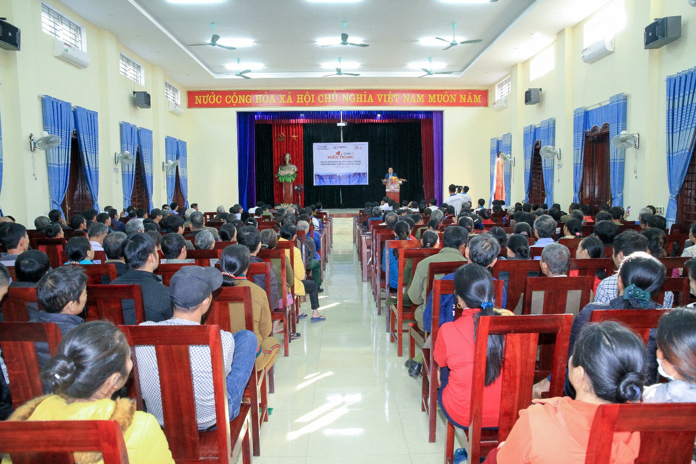 Eurowindow - Sẻ chia yêu thương với người dân vùng lũ xứ Nghệ ảnh 4