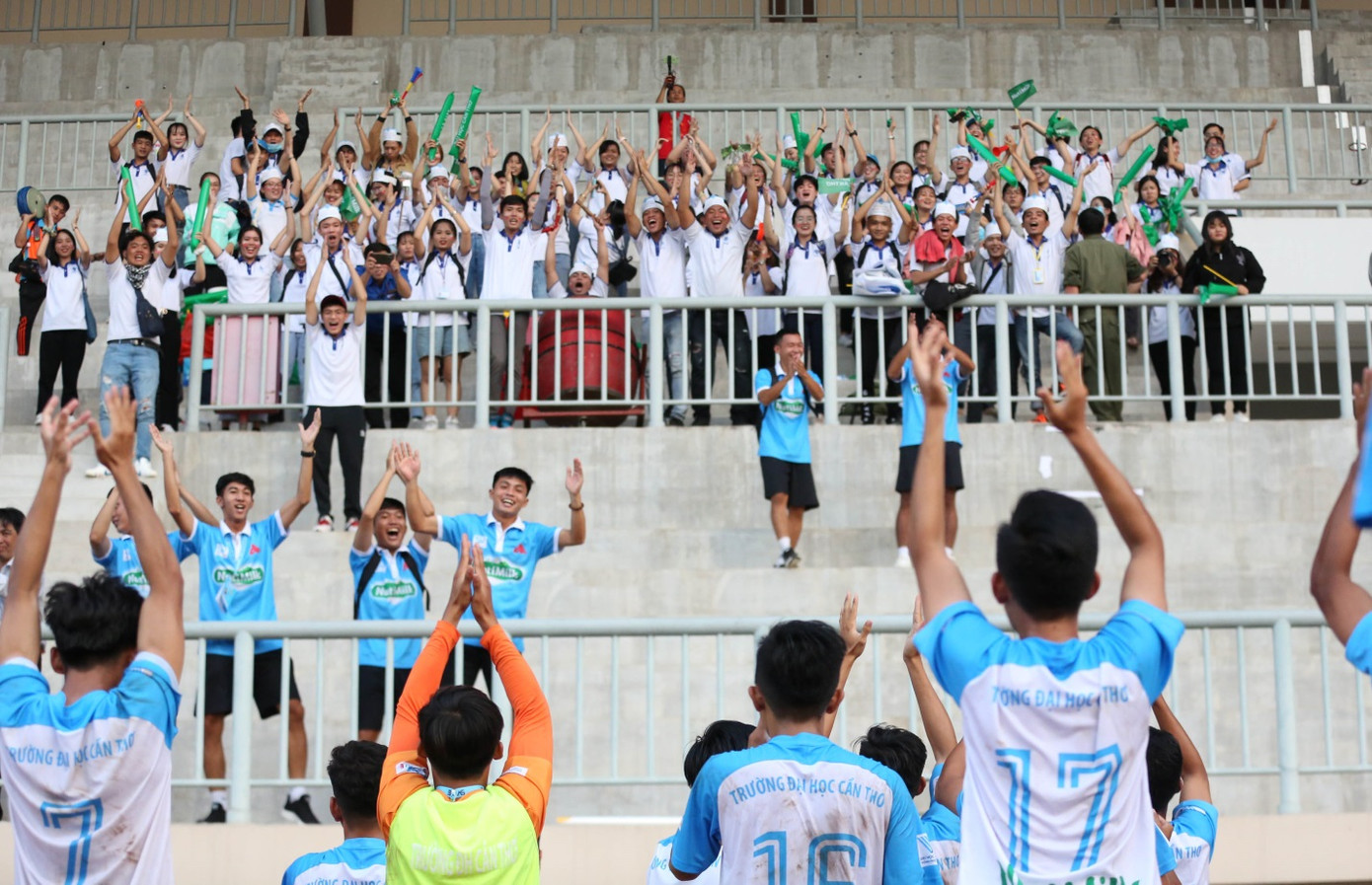Sôi động những màn cổ vũ chỉ có tại giải bóng đá sinh viên SV-League 2020 ảnh 11
