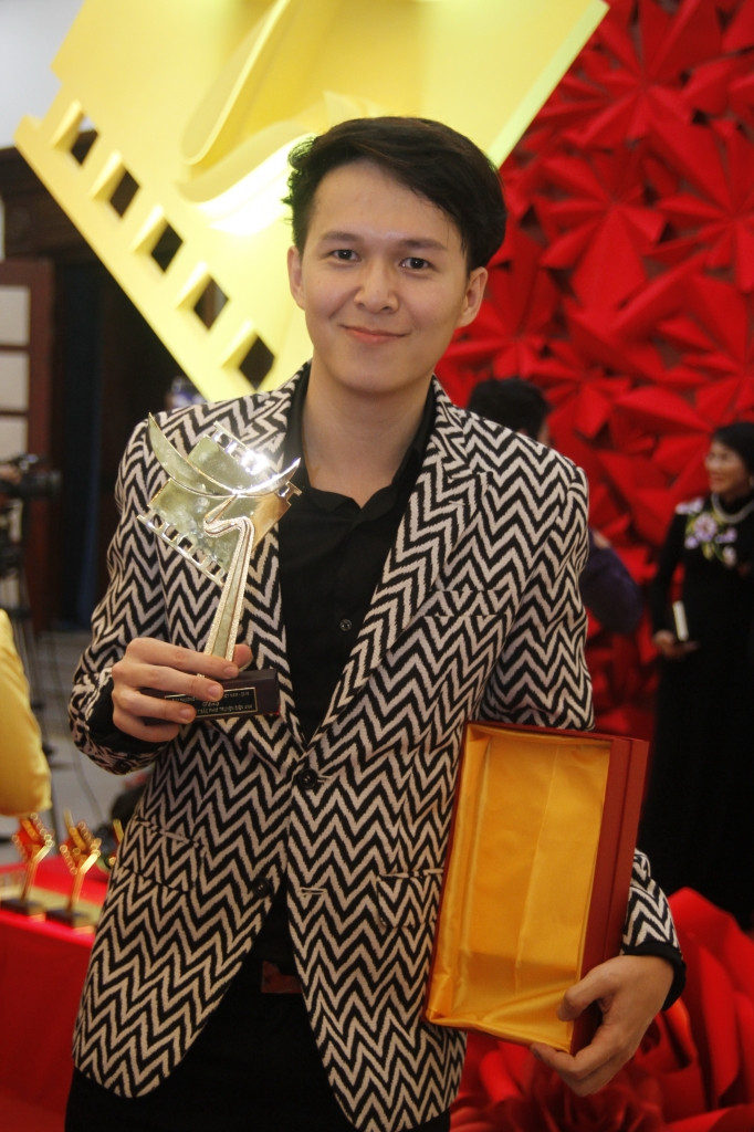 Đạo diễn 8x Vũ Ngọc Phượng bất ngờ nhập viện ảnh 1