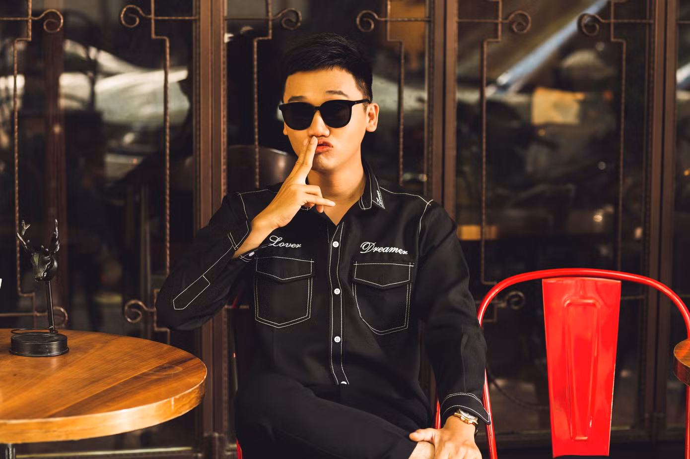 Sau ‘Nhà trọ Balanha’, Xuân Nghị xuất hiện ngày càng chất ảnh 2