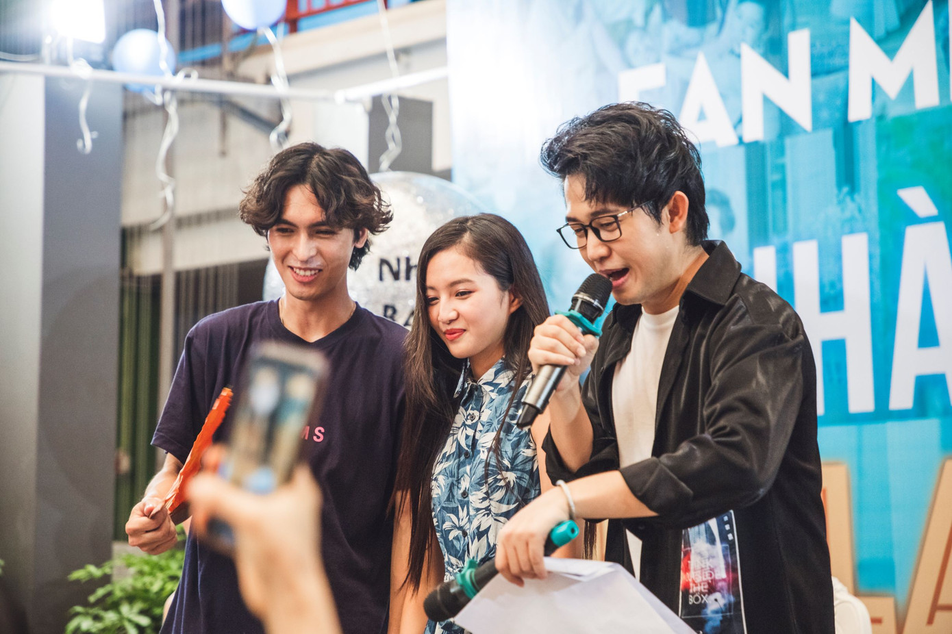 Xuân Nghị và dàn diễn viên ‘Nhà trọ Balanha’ 'quậy' tung trường mầm non ảnh 3