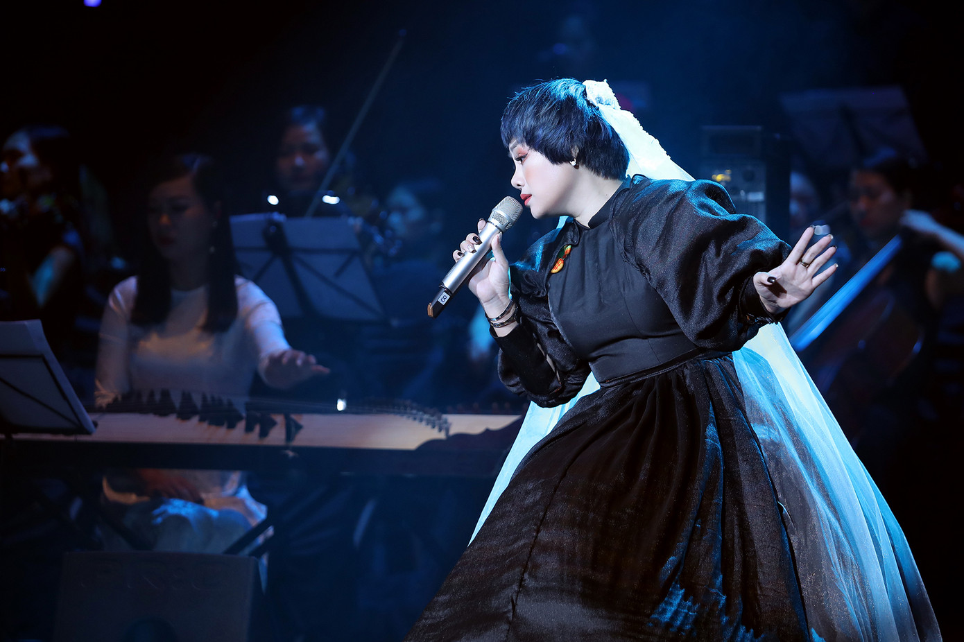 Từ Bà tôi đến Cắt tiền duyên ảnh 1