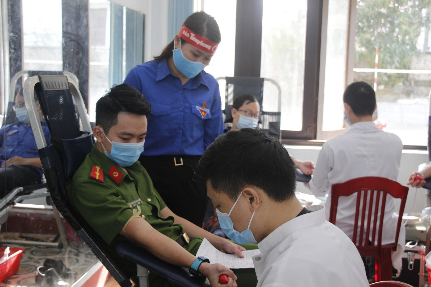 Ngày hội hiến máu tình nguyện 'Chủ nhật Đỏ' ở Quảng Trị ảnh 14