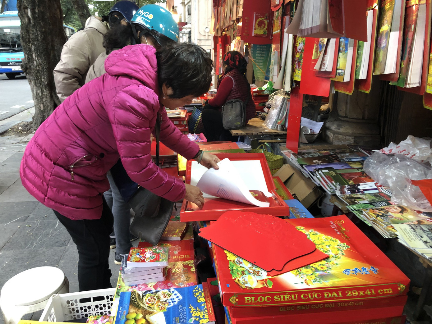 Bến xe đông đúc dòng người về quê đón Tết Dương lịch ảnh 16 Bến xe đông đúc dòng người về quê đón Tết Dương lịch ảnh 16