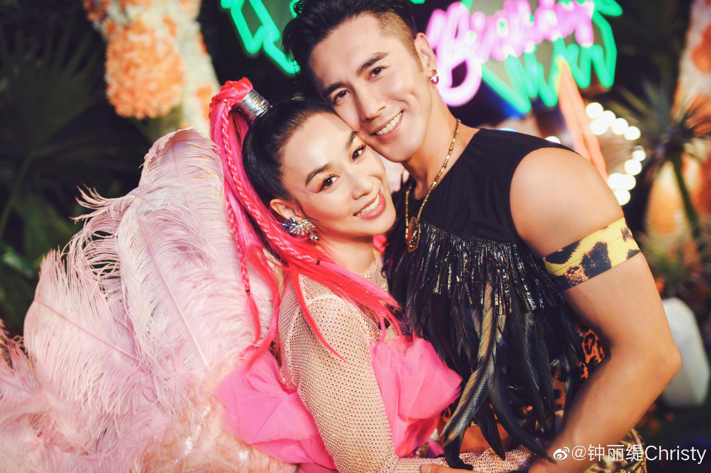 Mỹ nhân gợi cảm nhất Châu Á Chung Lệ Đề rạng rỡ đón sinh nhật tuổi 50 bên chồng trẻ ảnh 3