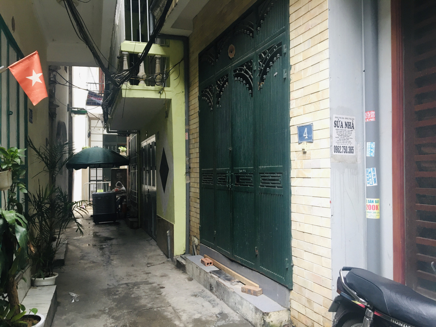 Nhịp sống trong ngõ trên phố Trương Định đang bị phong tỏa ảnh 3