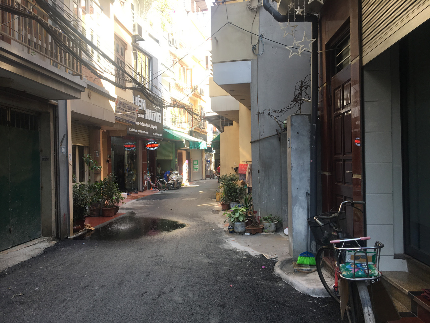 Cuộc sống người dân khu Mễ Trì sau 'lệnh' phong tỏa vì bệnh nhân COVID-19 ảnh 2