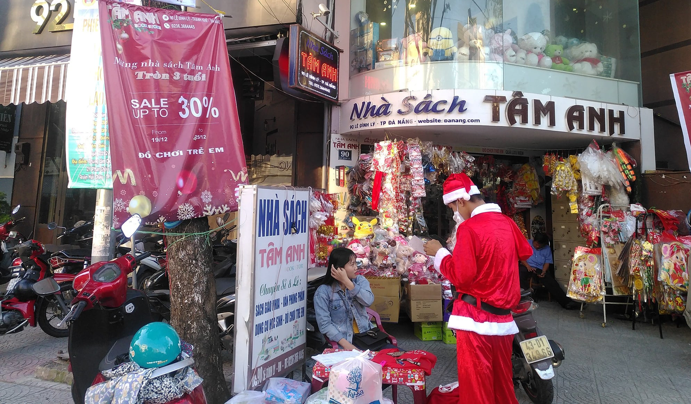 Đến hẹn lại lên, dịch vụ cho thuê ông già Noel lại ‘hot’ mùa Giáng Sinh ảnh 1