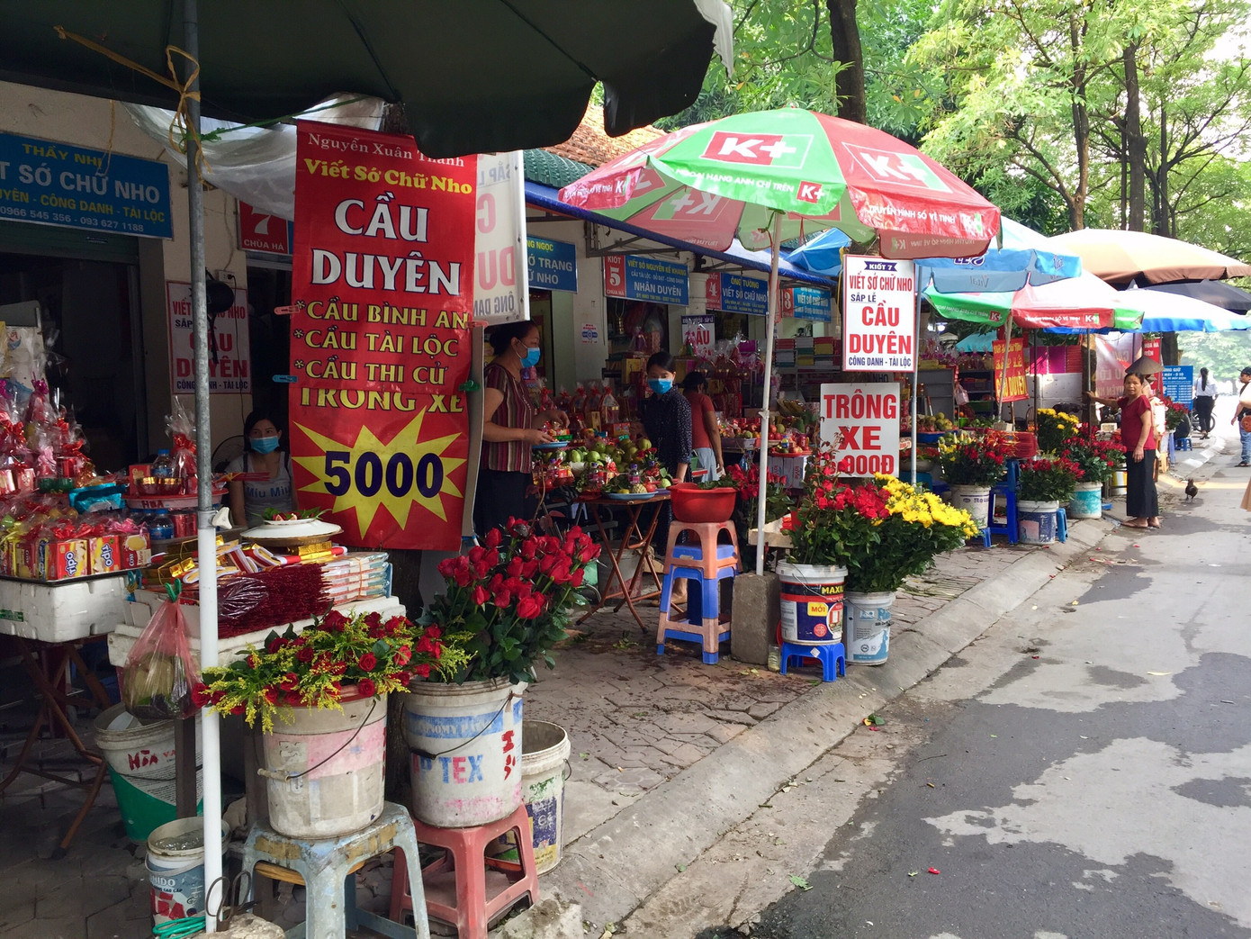 Rằm tháng 7 giữa dịch COVID: Chùa, phủ Hà Nội vắng người cúng lễ ảnh 9