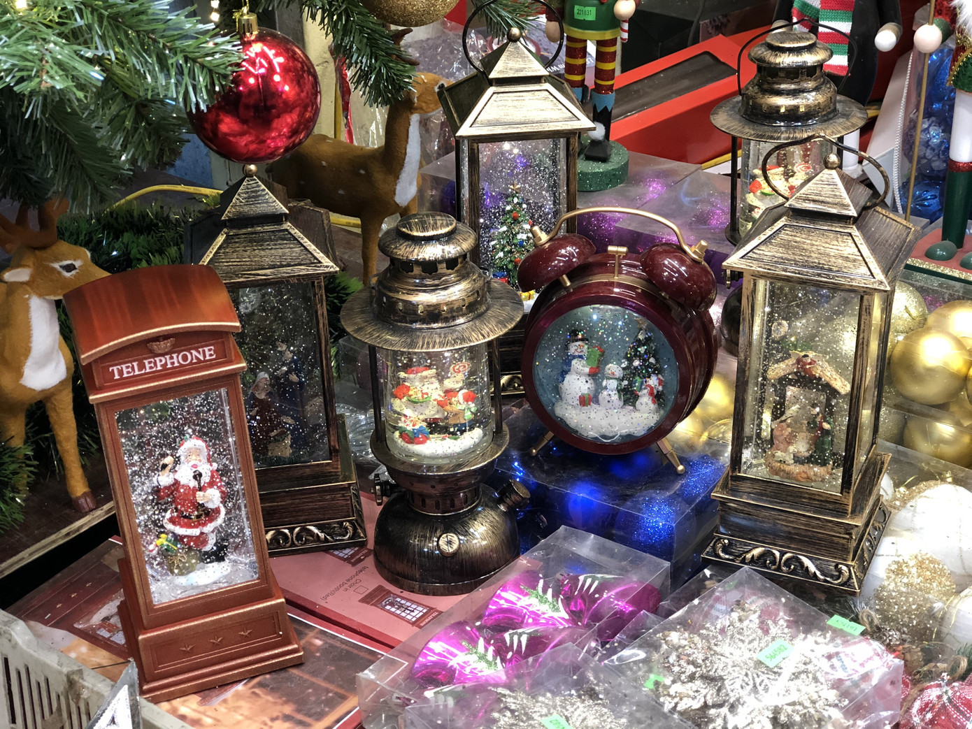 Nhộn nhịp thị trường đồ trang trí, quà tặng Noel ảnh 11