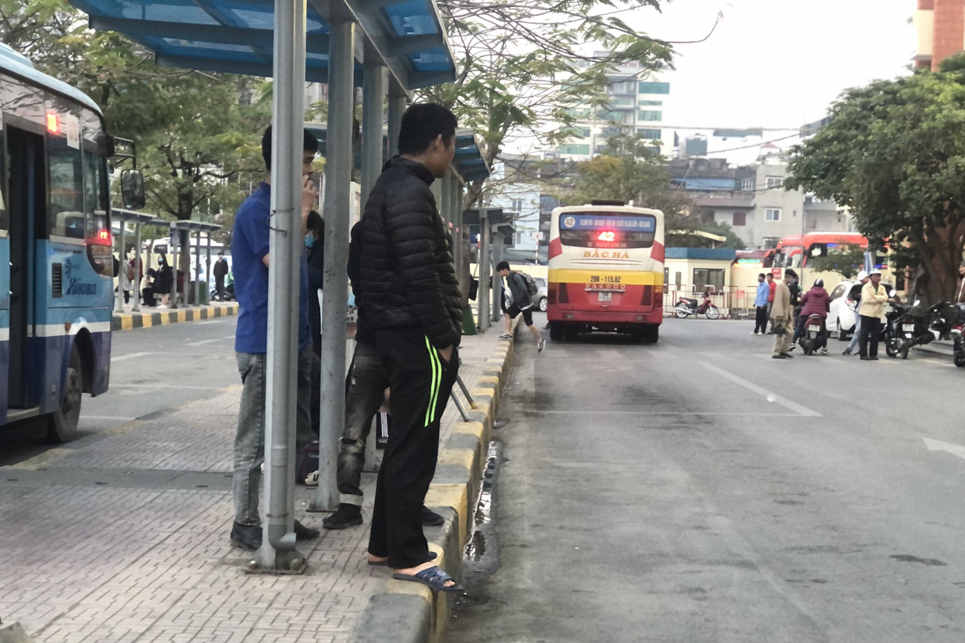 Đối diện mức phạt tiền triệu, nhiều người dân vẫn không đeo khẩu trang ảnh 9