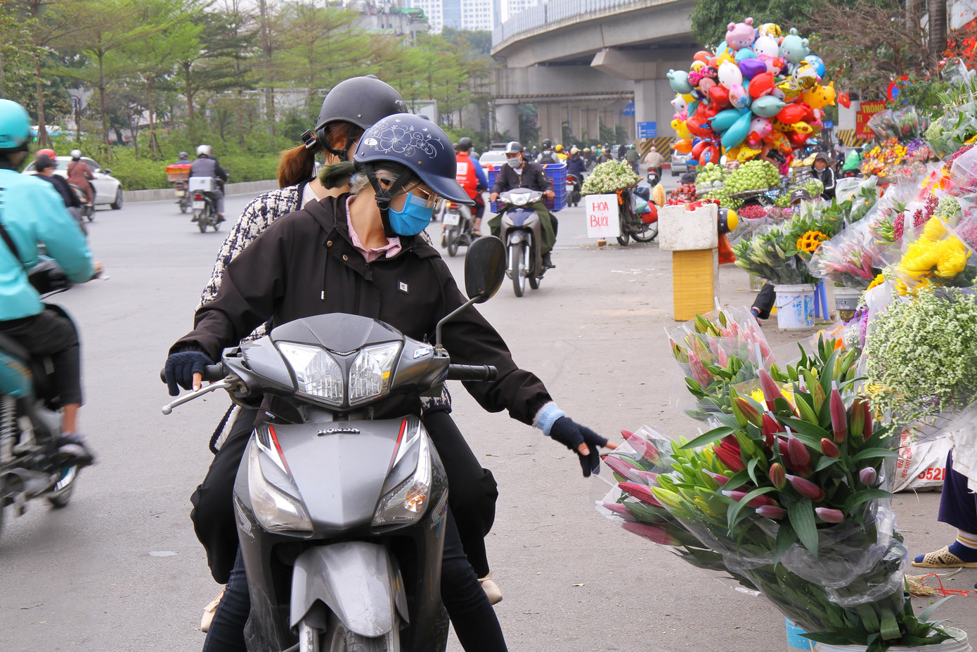 Hoa tươi sau Tết ở Hà Nội rớt giá thê thảm chưa từng thấy ảnh 8