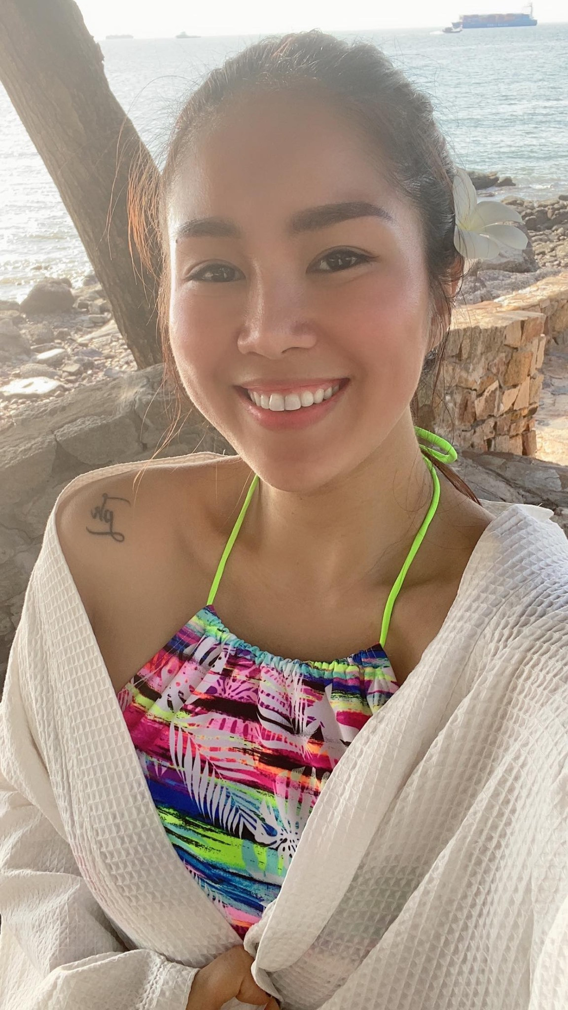 Nỗ lực giảm tận 30kg, diễn viên Lê Phương tự tin thả dáng nuột nà bên bể bơi ảnh 3