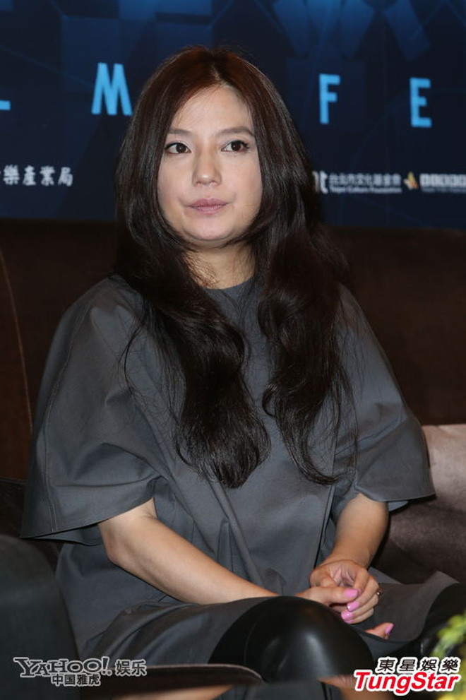 'Én nhỏ' Triệu Vy gây 'sốt' mạng xã hội khi khoe eo thon đáng ngưỡng mộ dù đã U50 ảnh 2