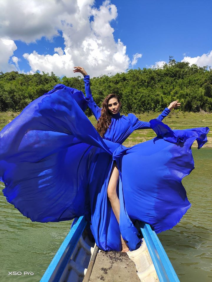 Võ Hoàng Yến đọ dáng cùng Hòa Minzy, khí chất chuẩn siêu mẫu đỉnh cao ảnh 4