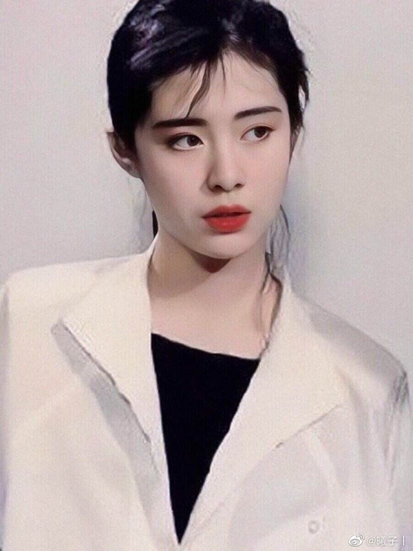 Khánh Vân gây tranh cãi khi đăng ảnh so sánh nhan sắc cùng 'Mỹ nhân đẹp nhất Châu Á' ảnh 3