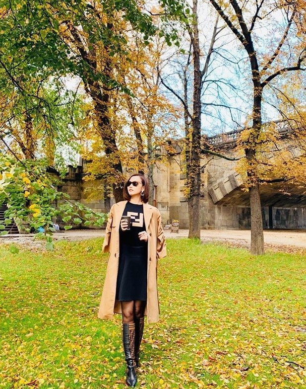 Xách vali đồ hiệu đến trường quay, Lã Thanh Huyền gây choáng về độ chịu chơi ảnh 4