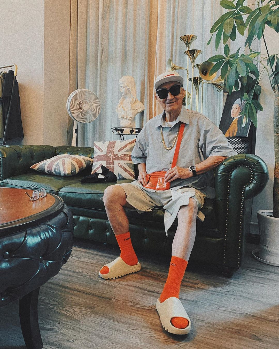 Cụ ông U90 thành hiện tượng mạng với gu ăn mặc khiến thanh niên cũng phải chào thua ảnh 1