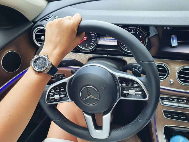 Sắm đồng hồ tiền tỉ, Ngọc Lan khoe cuộc sống sang chảnh hậu ly hôn ảnh 2