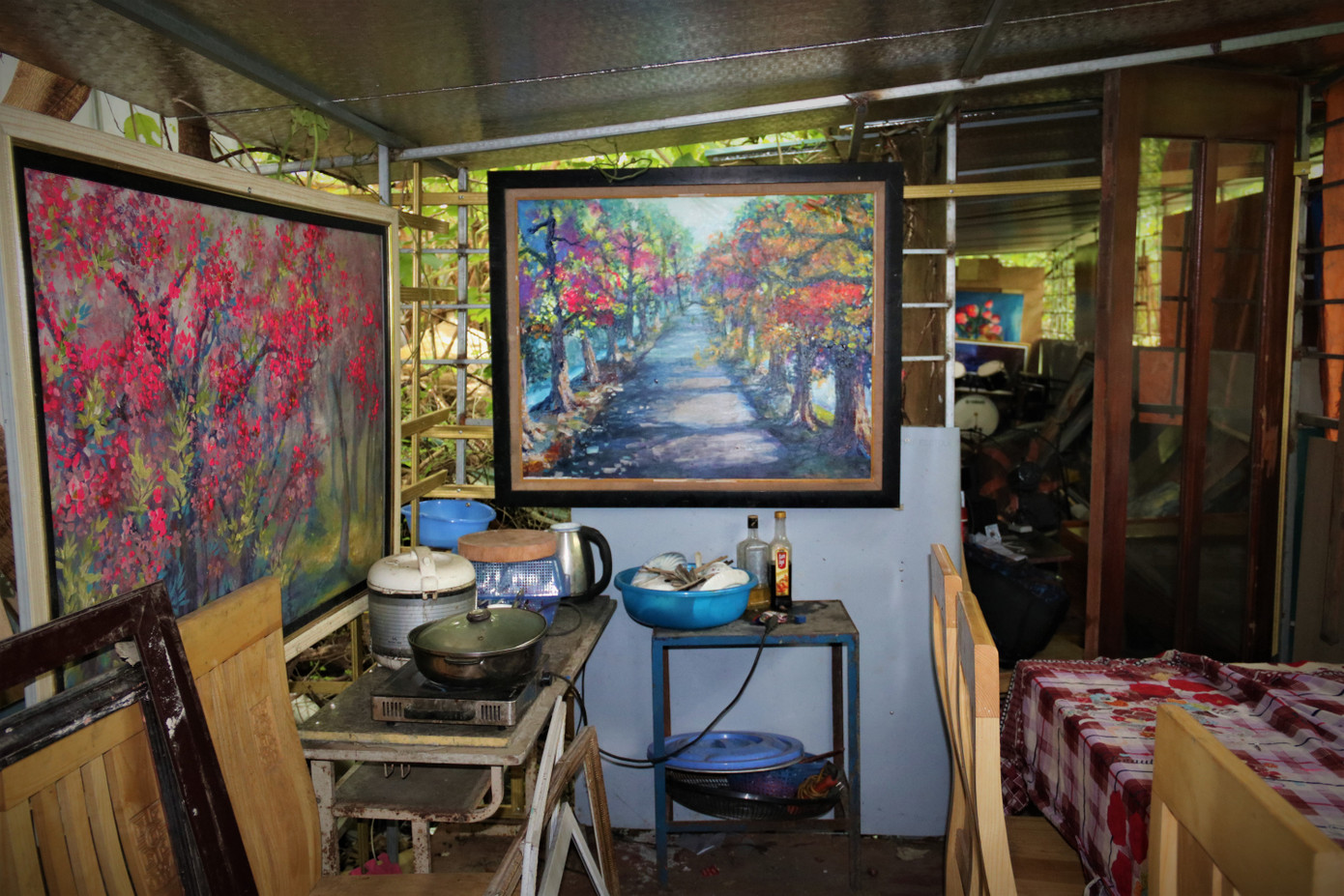 Mong muốn giản dị của họa sĩ nghèo bán tranh trên cầu Long Biên ảnh 4