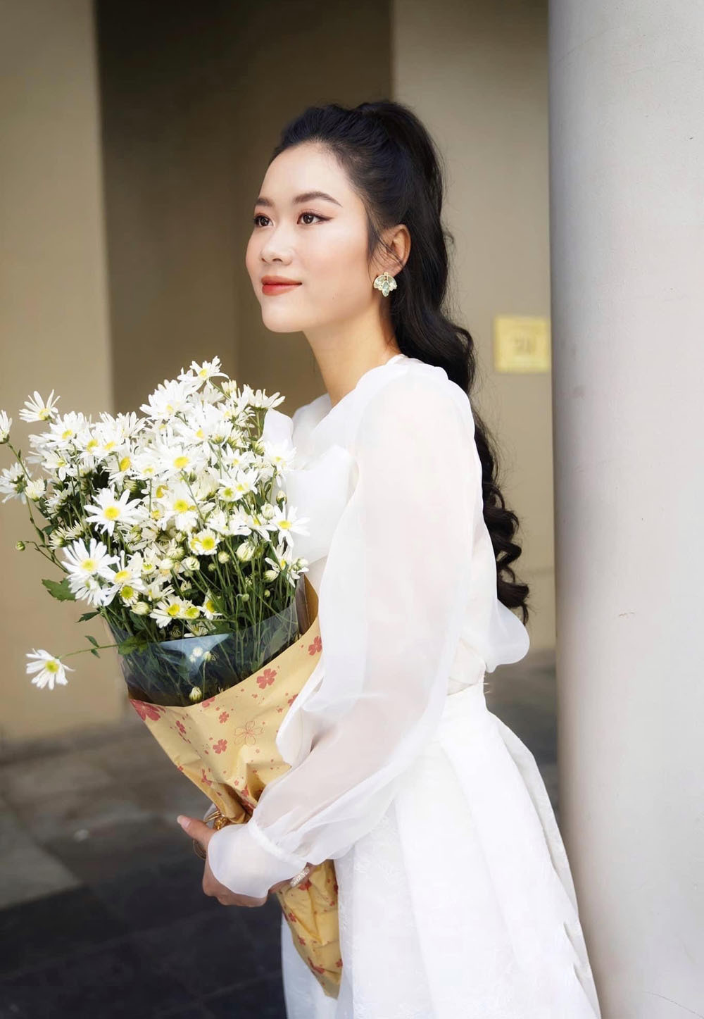 Nhan sắc nữ MC, diễn viên người Việt thắng giải tại Liên hoan phim Quốc tế Paris ảnh 4