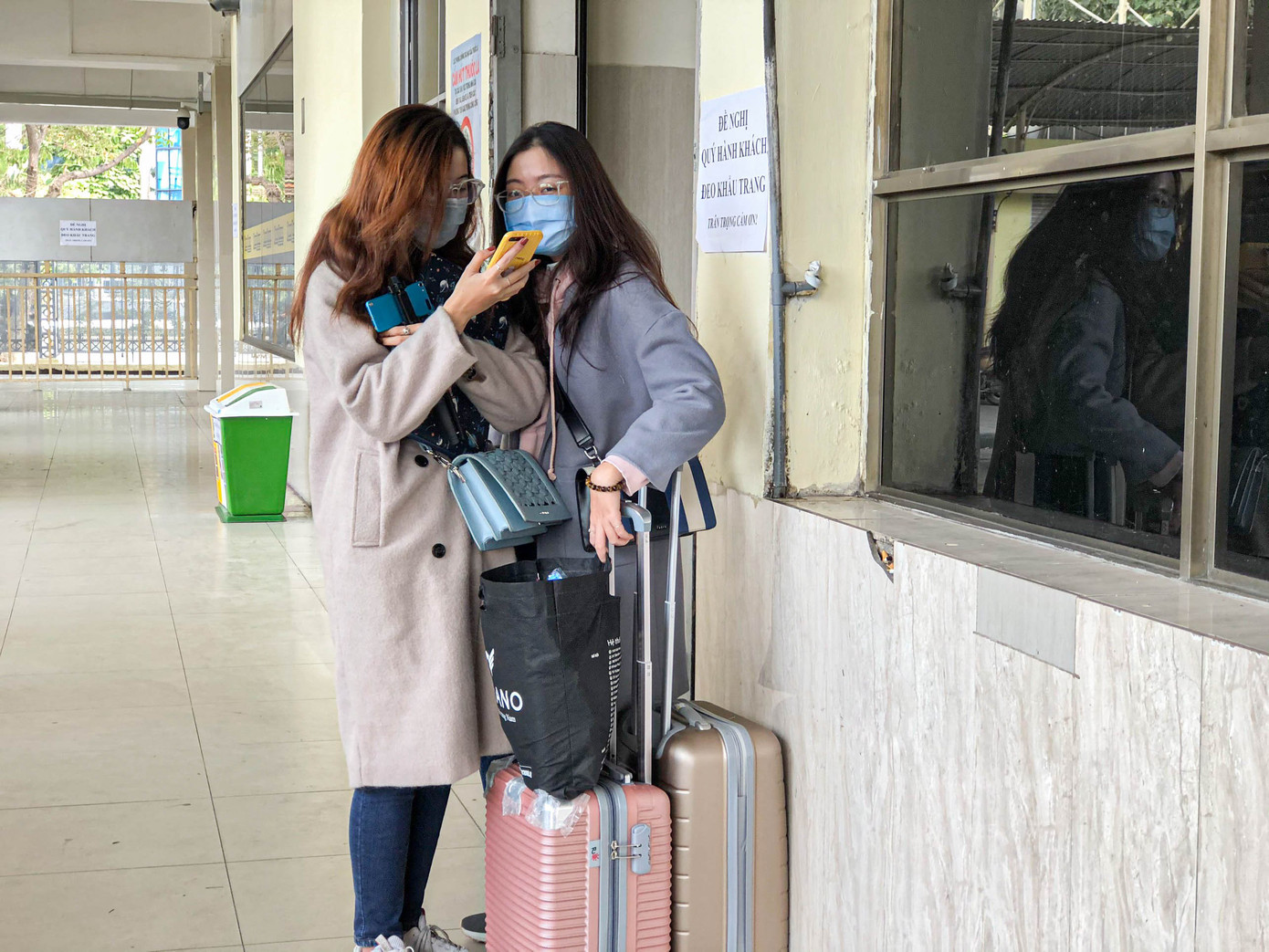 Bến xe đông đúc dòng người về quê đón Tết Dương lịch ảnh 11